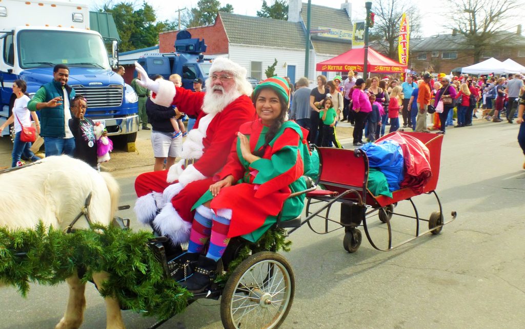 Bringing-up-the-rear-of-the-parade-Santa-and-his-elf.-1024x643.jpg