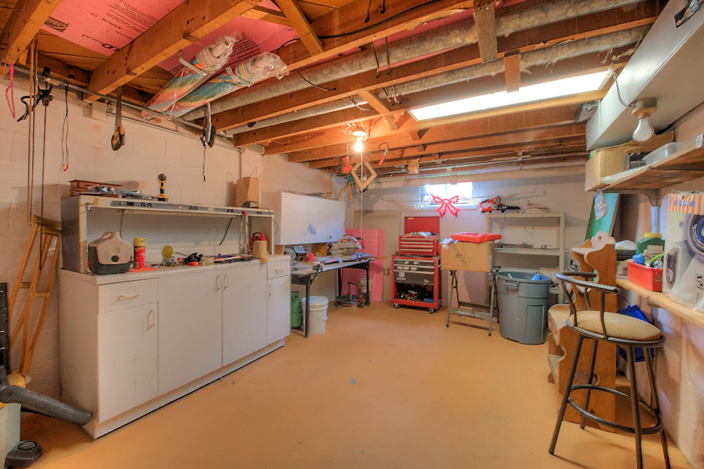 7601 Woodman Rd-19.jpg