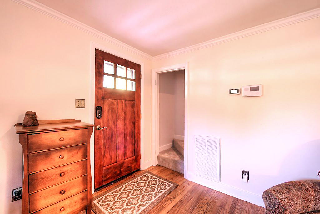 813 W 49th St-16.jpg