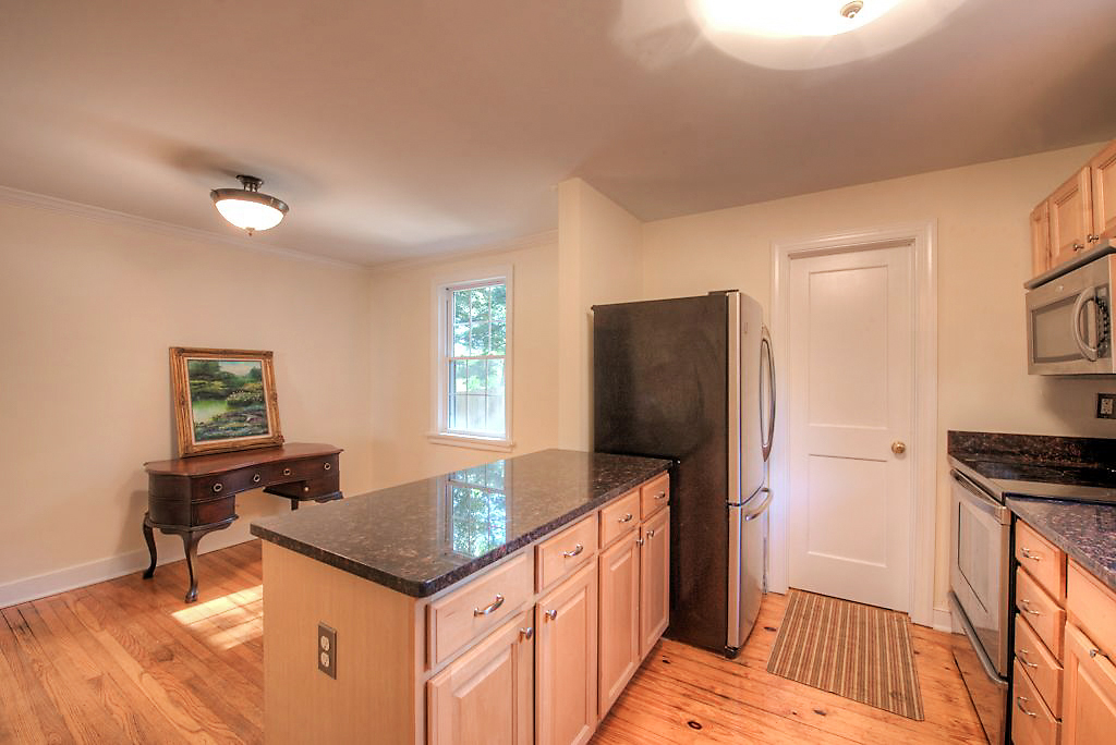 813 W 49th St-28.jpg