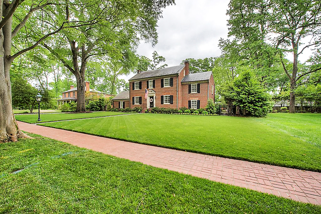 105 Berkshire Rd-3.jpg