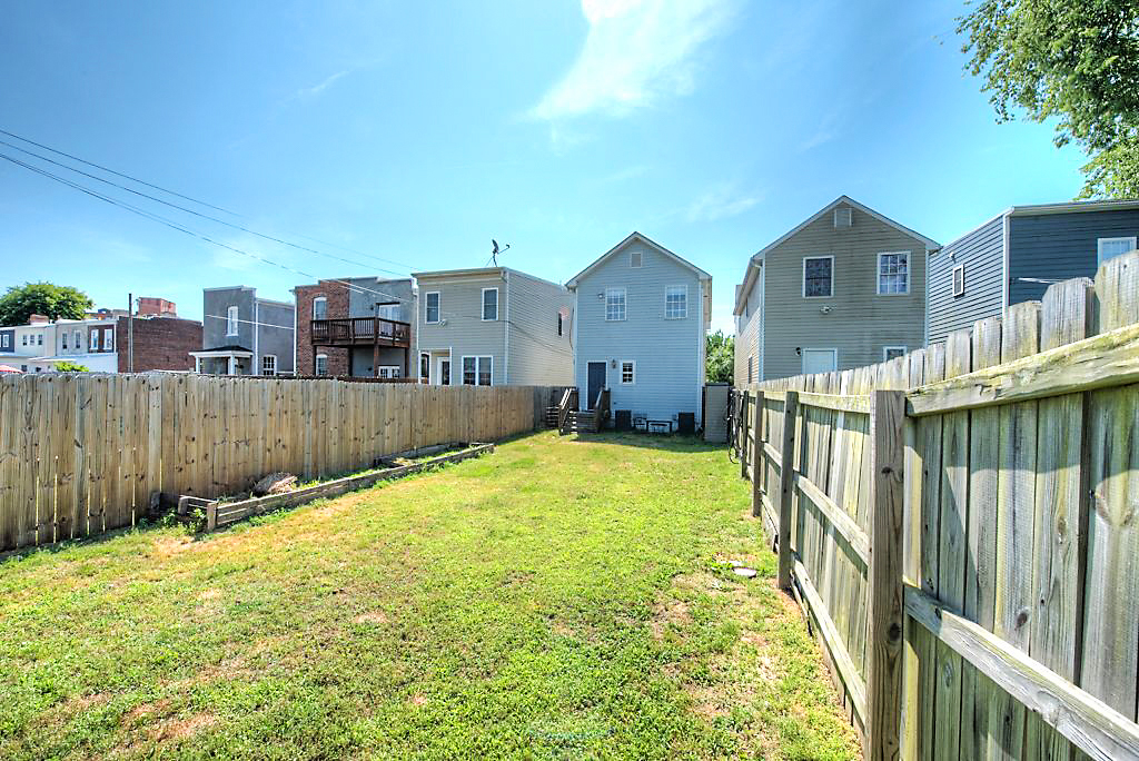 818 N 24th St-57.jpg