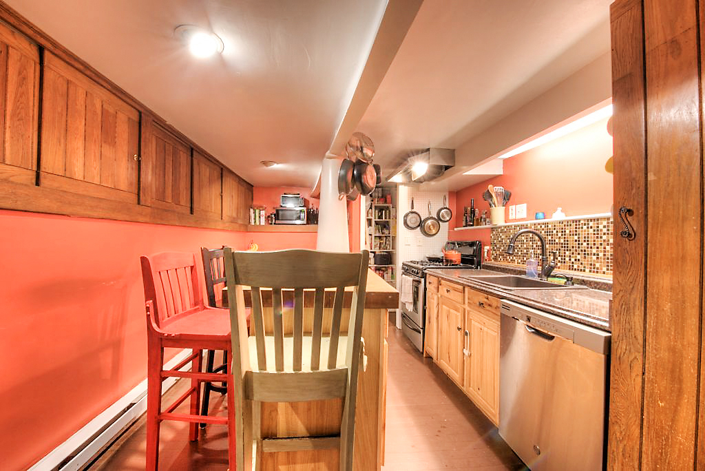 Eat-In Kitchen