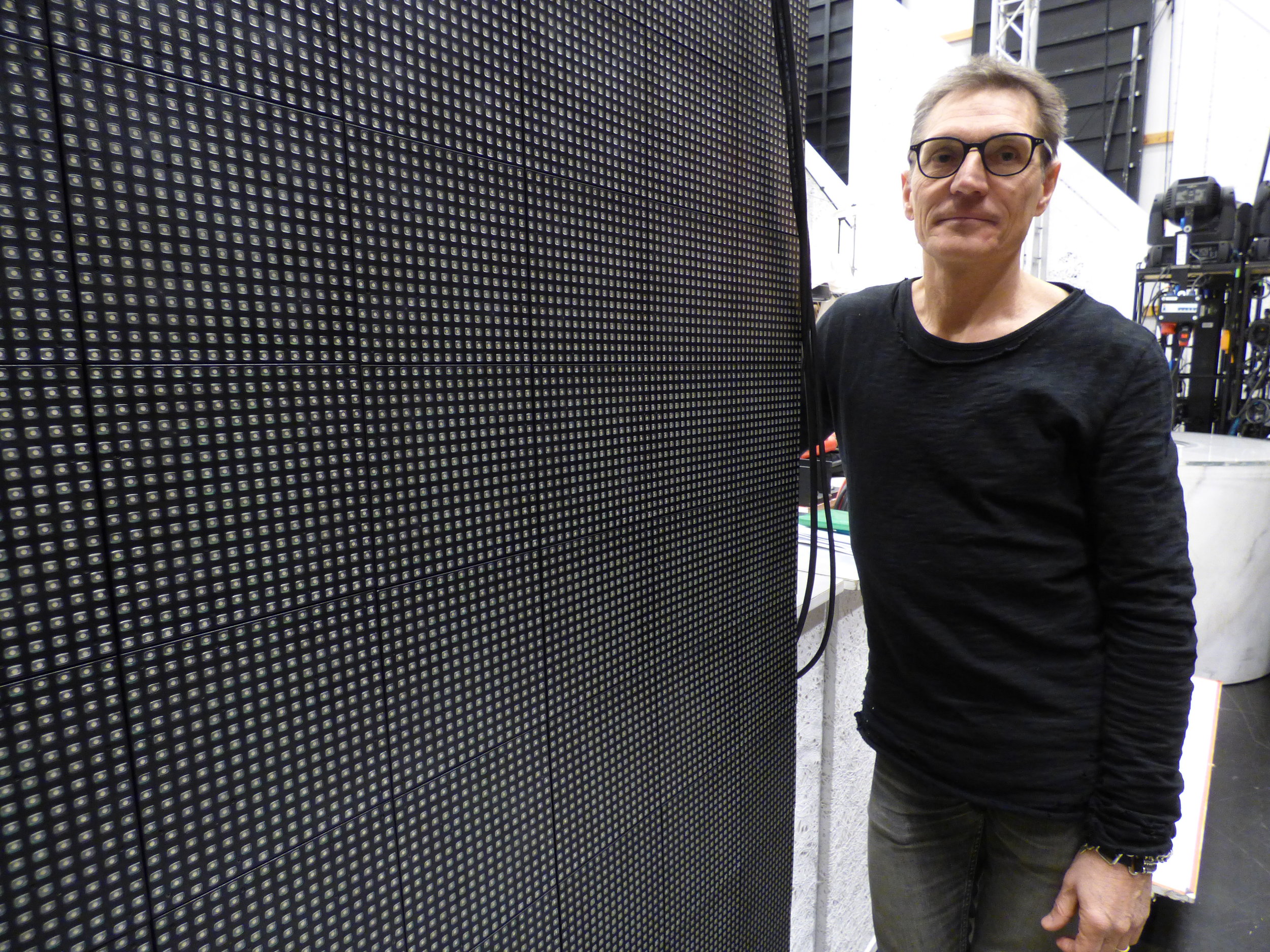 Joakim och ljusteamet tar gärna till sig och testar ny teknik för att skapa unika ljusarrangemang för Göteborgsoperans produktioner. I rockmusikalen Hair användes en hel del LED-väggar för att skapa unika effekter.