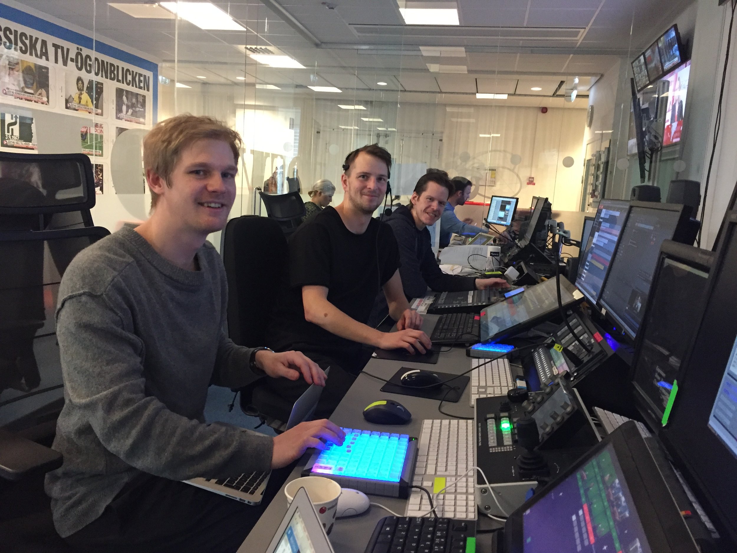  Felix Jonsson, närmast kameran, på LIA på Expressen tillsammans med tidigare studerande på Xenter Live, Kalle Falk och Magnus Ahlberg 