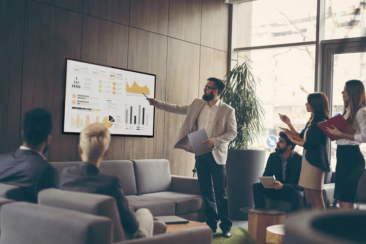Philips Professional Display Solutions presenterar den nya B-Line-serien