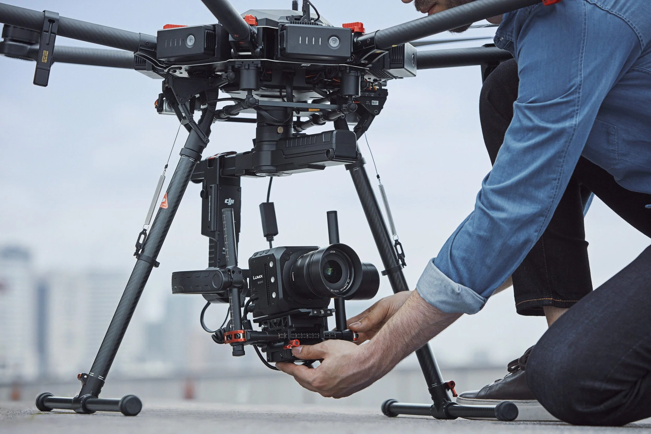 Panasonic lanserar sin första spegellösa Cinekamera Panasonic DC-BGH1