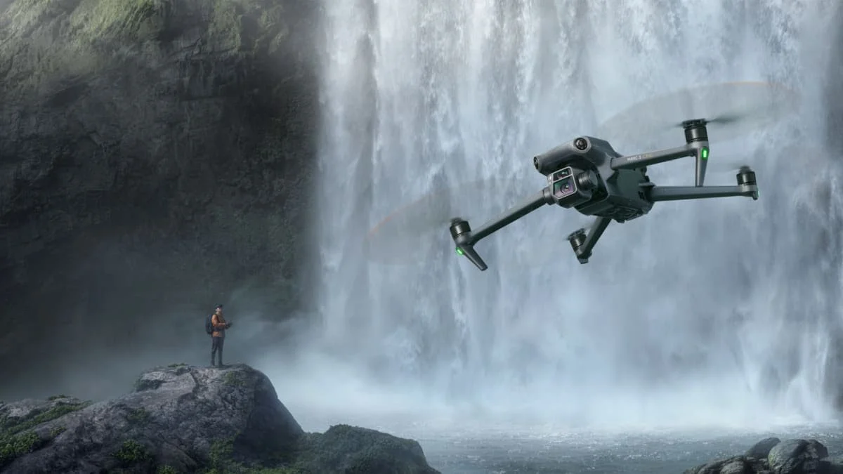 Drönaren med två kameror DJI Mavic 3