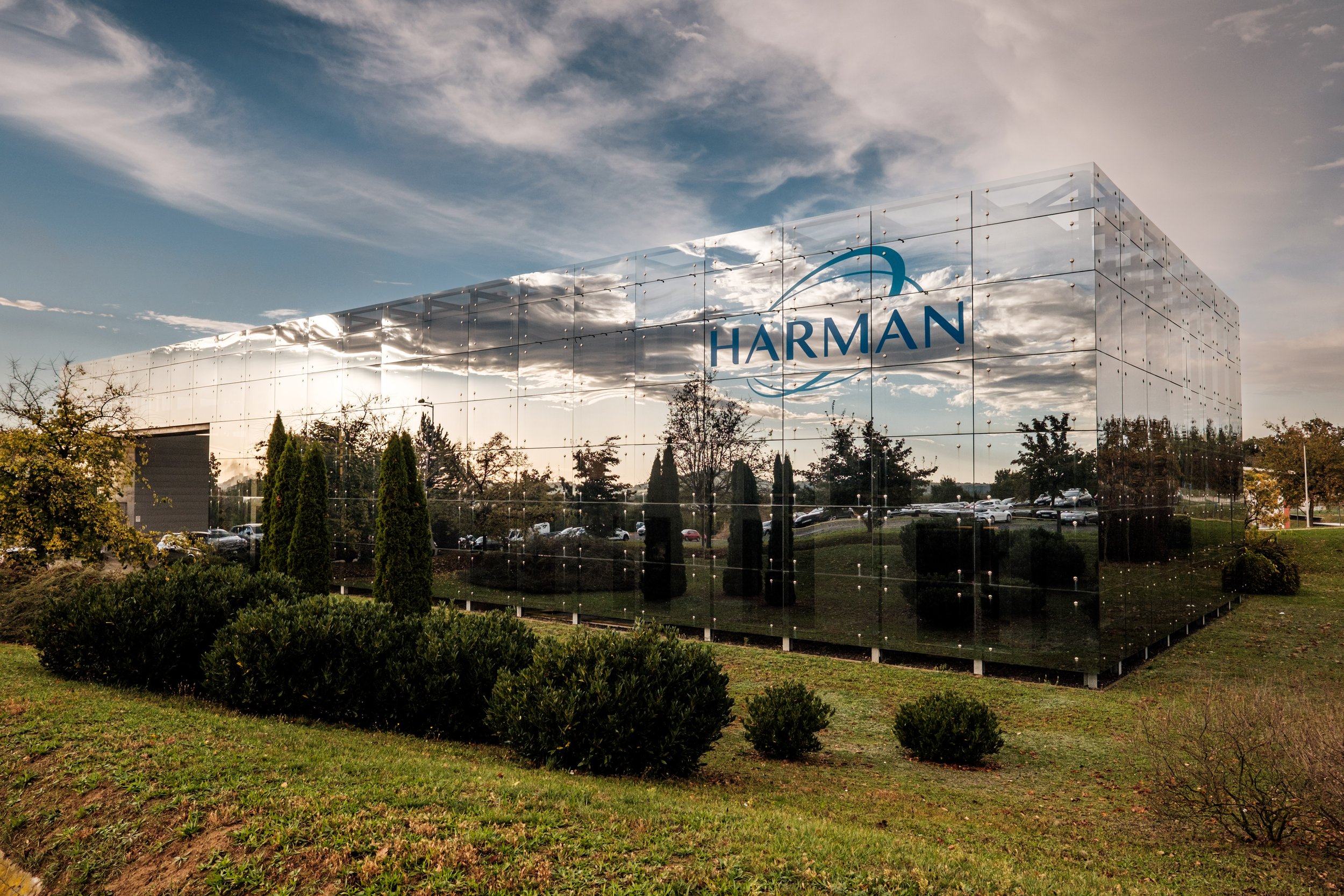 HARMAN öppnar ny fabrik