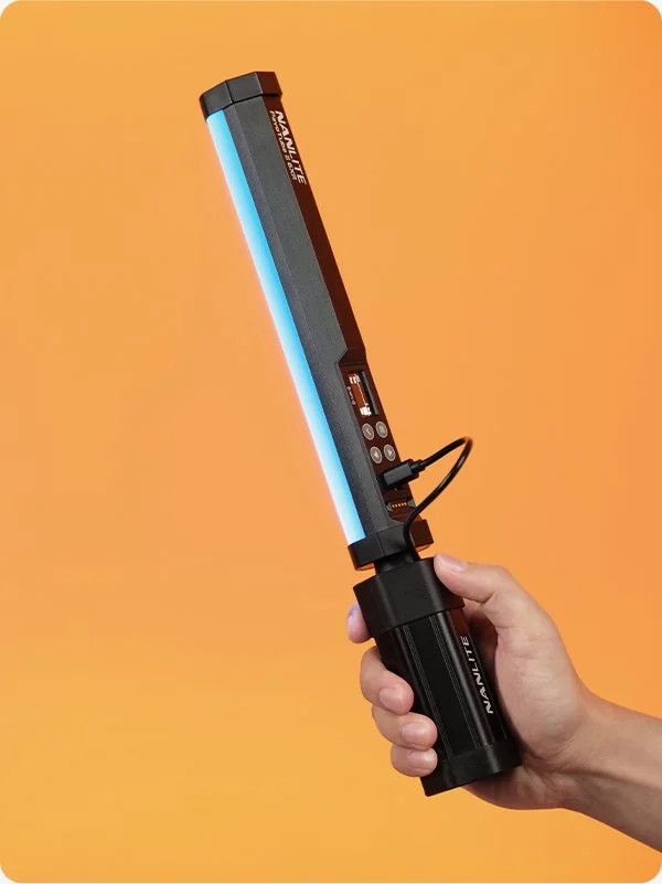      

 
    Nanlite lanserar PavoTube II 6XR. Det är en ultrakompakt RGBWW LED utformad för att ge filmare och innehållsskapare en mångsidig och exakt belysning.   Den har ett CCT-intervall från 2700K till 12000K med exakta ±150 justeringar för grön