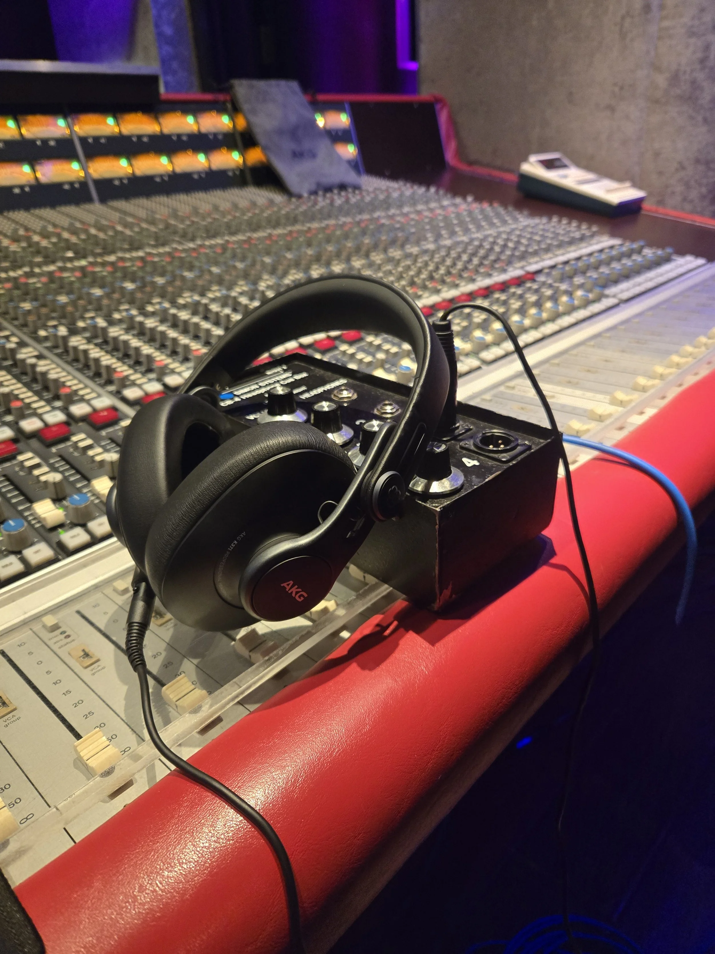 Paramount Recording Studios och AKG