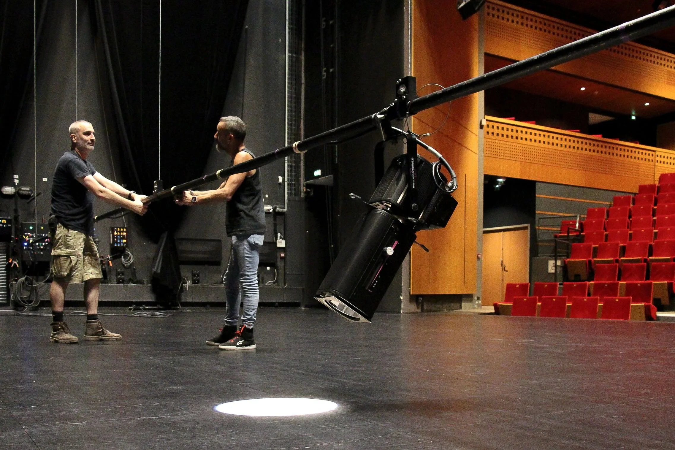Fransk teater uppgraderar med Robert Juliat