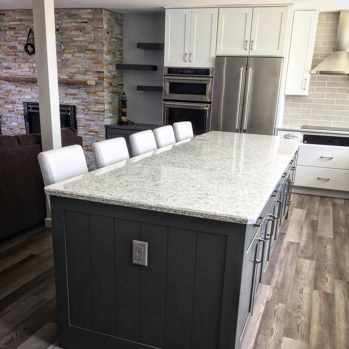 We are in ❤️ with this kitchen by @crowescabinets #iconsofyoungstown #crowescabinets #kitchensofinstagram