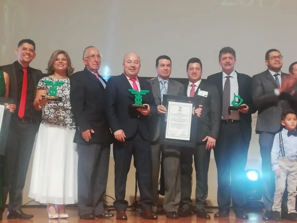 Univer recibe "RECONOCIMIENTO AL MÉRITO COMERCIAL" de FENALCO