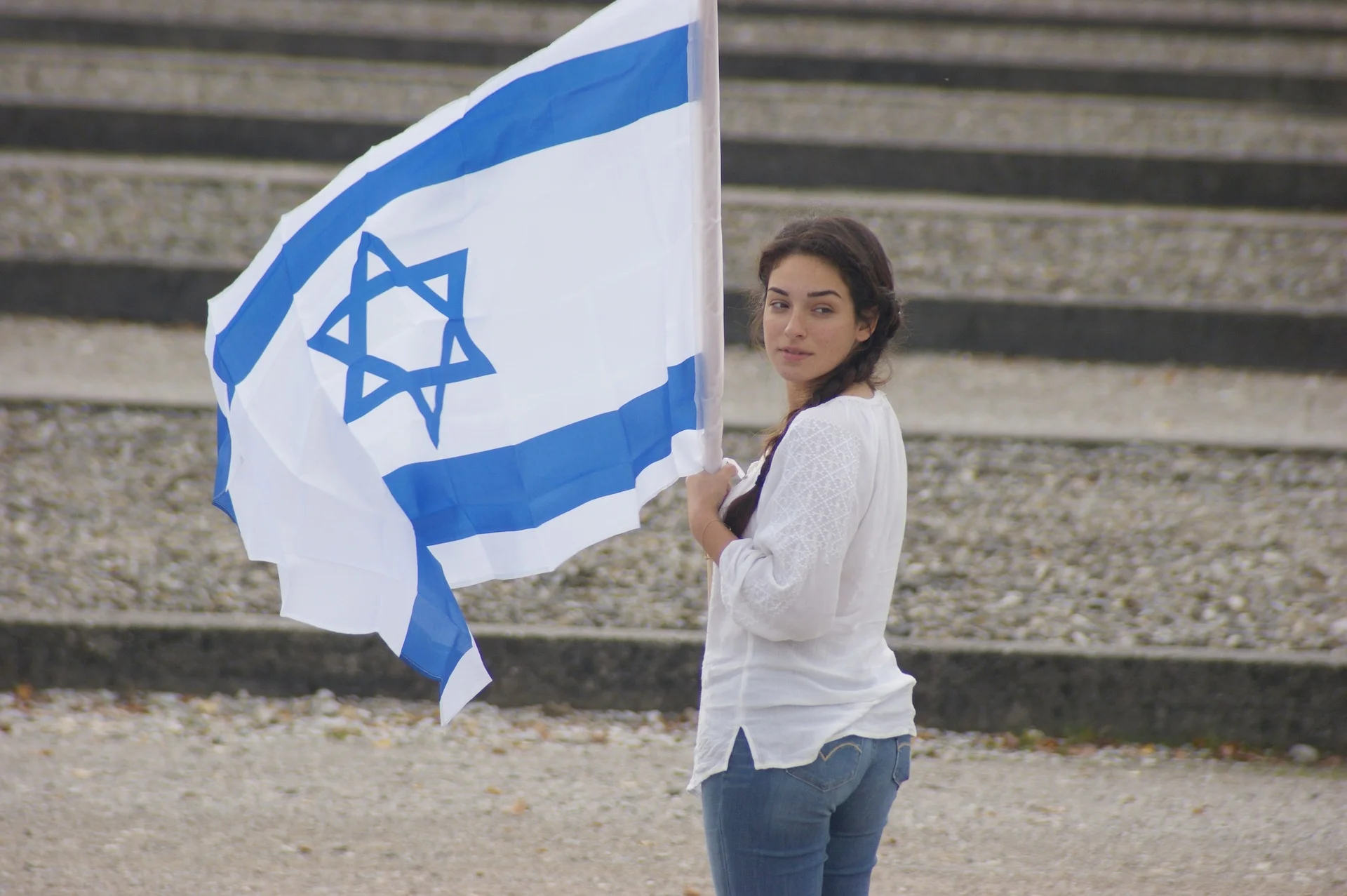 IG SCHOLAR_Girl holding flag.jpg