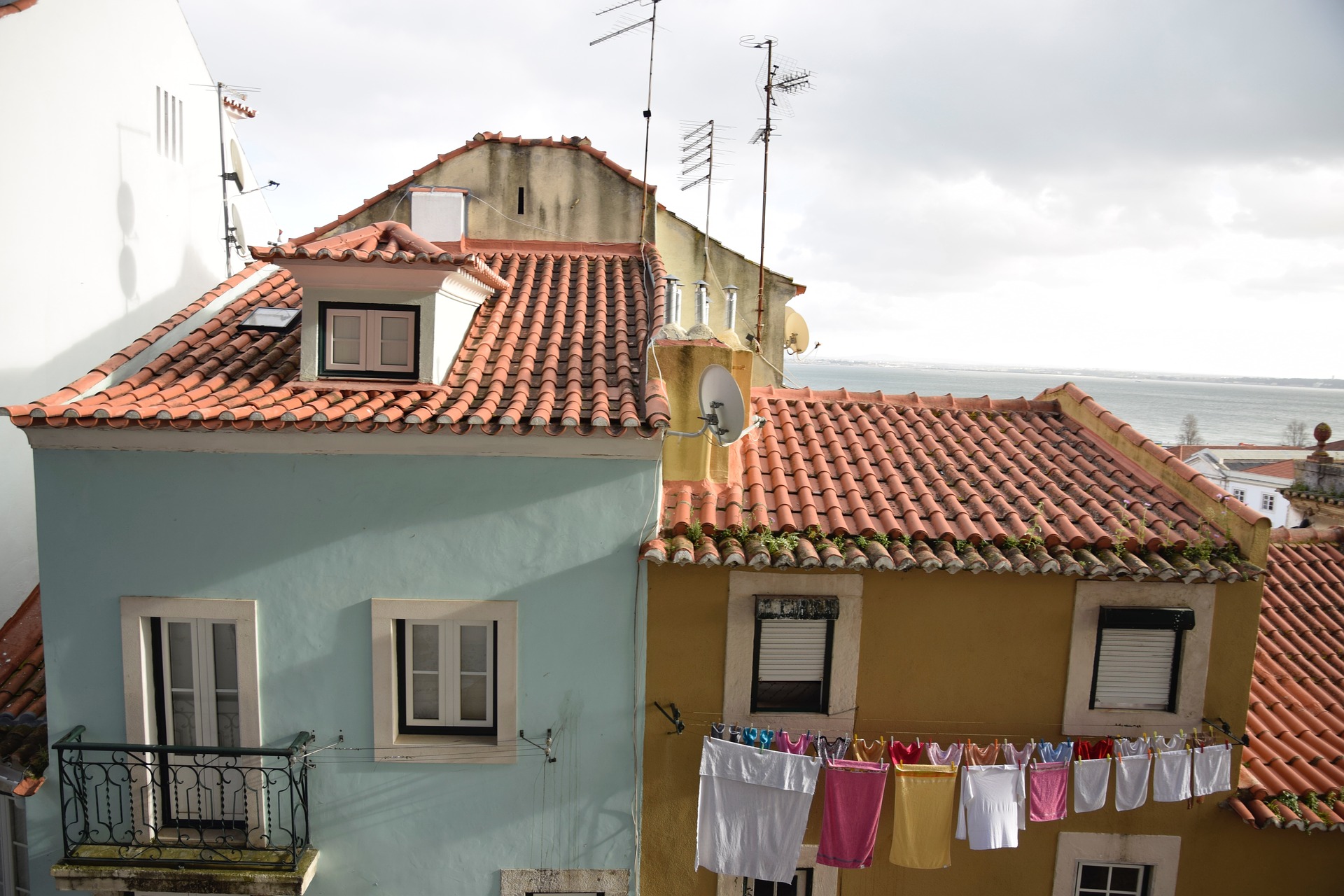 lisbon-1293555_1920.jpg