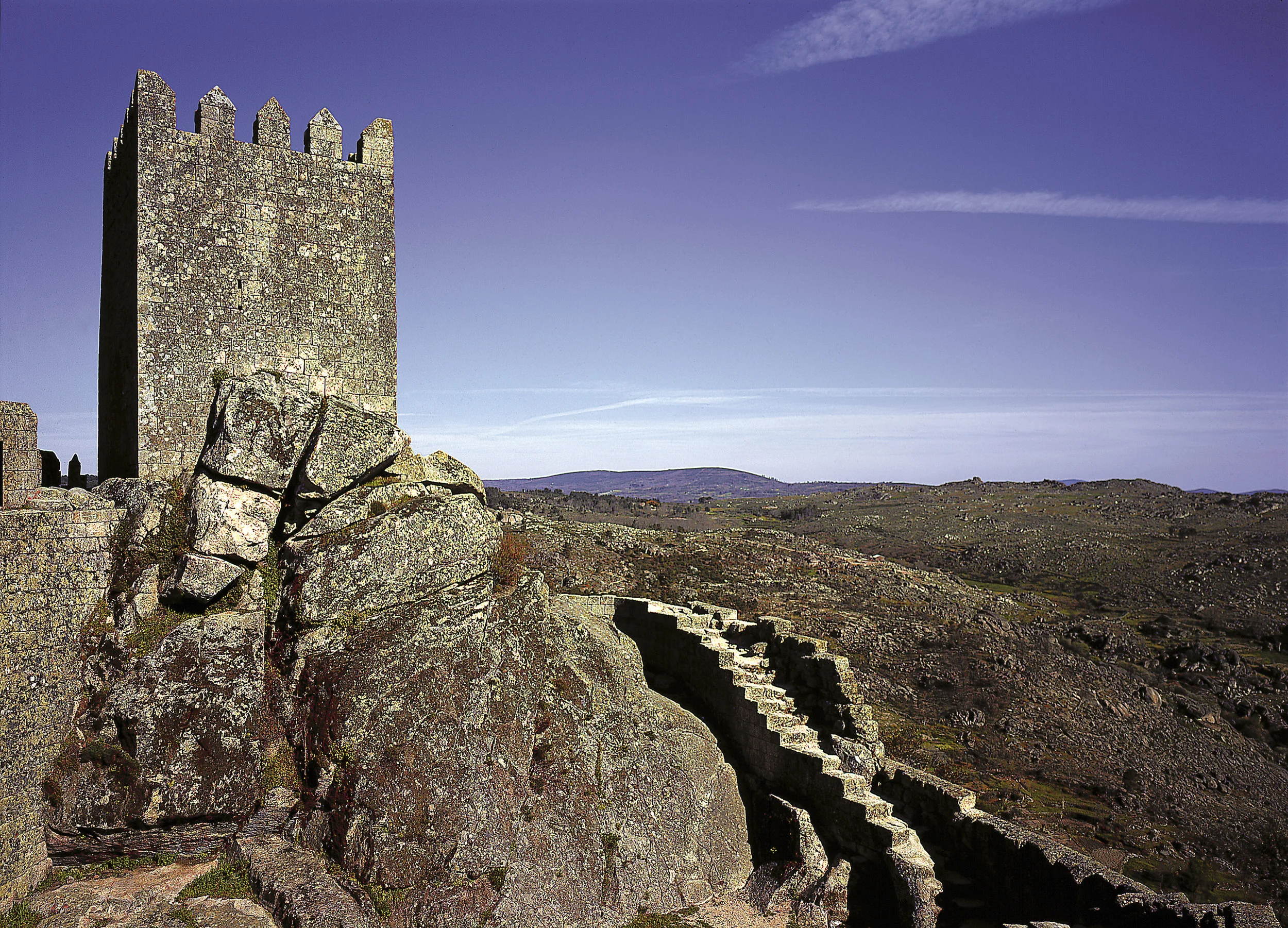 Castle and landscape, Sortelha, Sabugal. Guarda Photo - Pedro Aboim.jpg