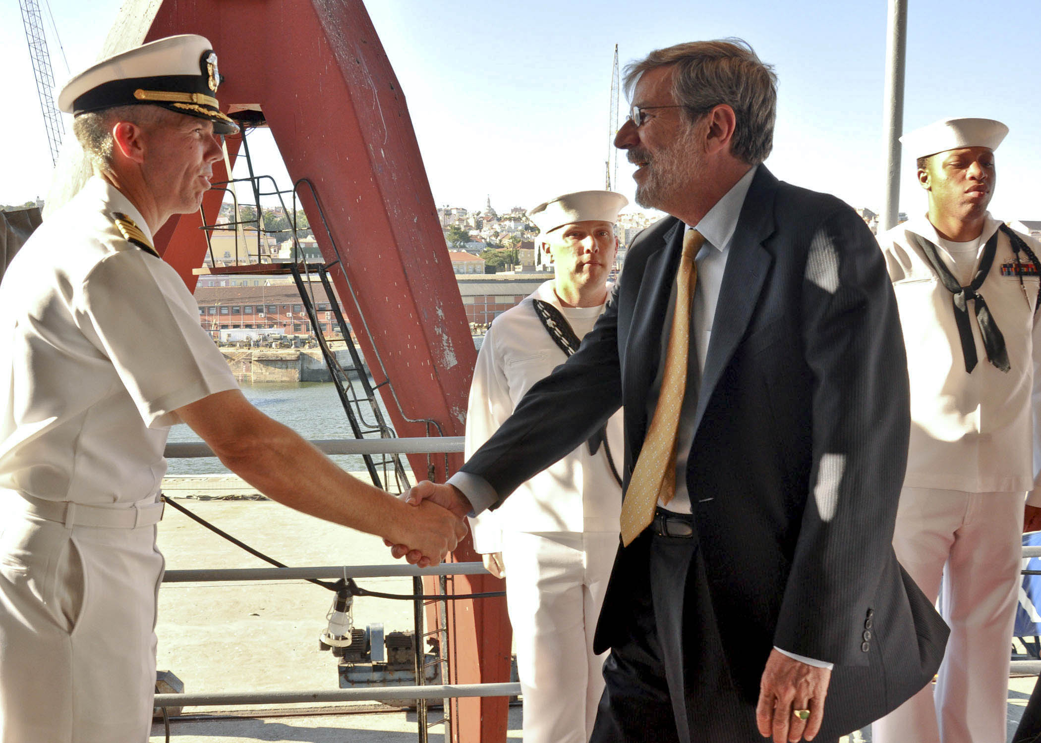 US_Navy_100804-N-5483N-026_Capt._Karl_Thomas,_commanding_officer_of_the_amphibious_command_ship_USS_Mount_Whitney_(LCC-JCC_20)_greets_U.S._ambassador_to_Portugal_Allan_J._Katz.jpg