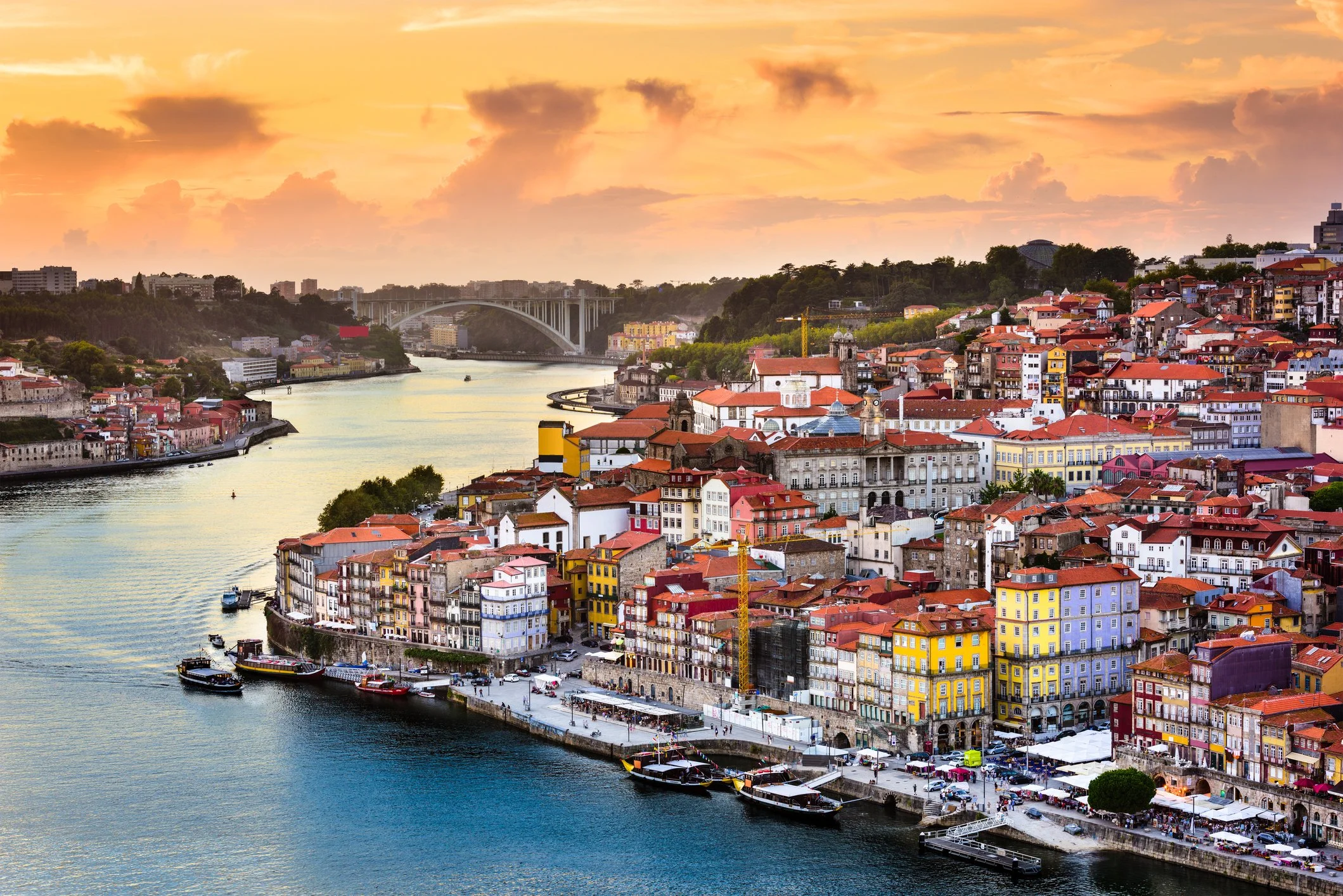 Porto_Royalty Free_Purchased 2022_584574172.jpeg