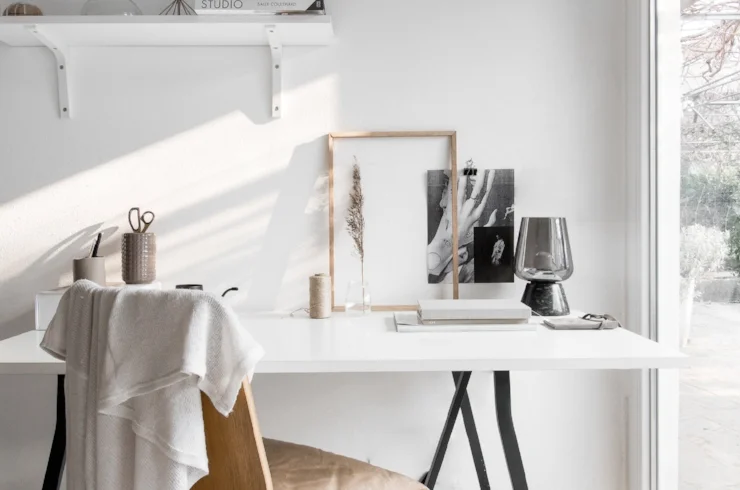 5+Ways+To+Create+a+Mindful,+Minimalist+Work+Space+on+decor8.jpg