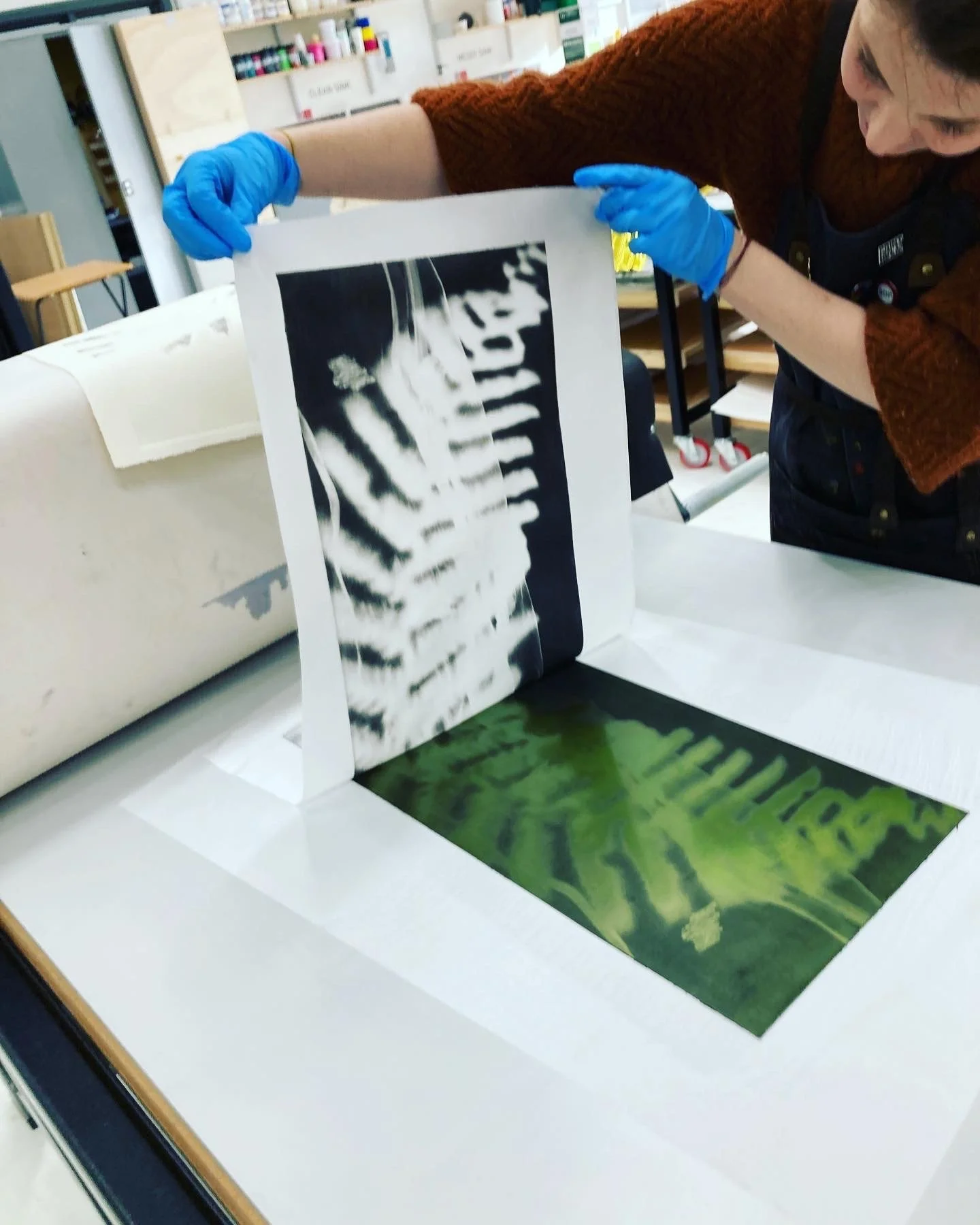  With the help and guidance of CFPR master printer Laura Clarke-Oaten, I explored different printing methods such as photogravure and silk-screen. The first of these was completely new to me, and I was immediately drawn to how faithful it was to the 