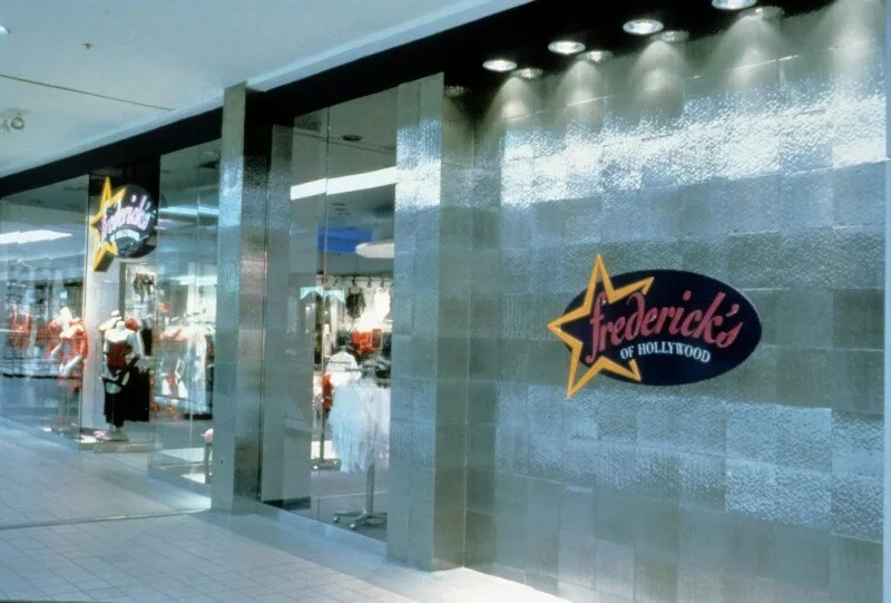 Visual Merchandising History 106 e047.jpg