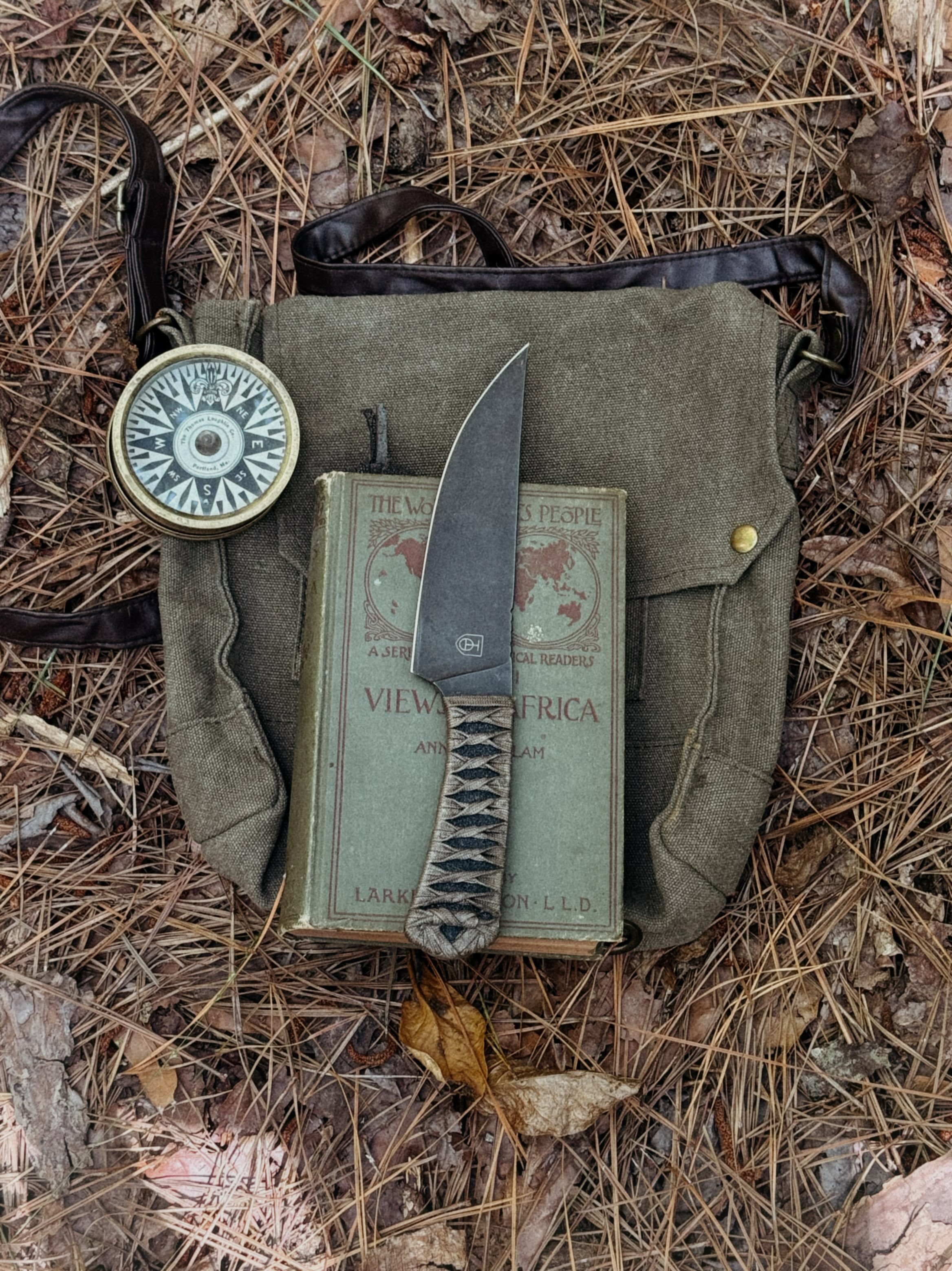All you need for adventure, is a compass, a good book, and a knife you can rely on&hellip;and maybe one of our new 🐘 bookmarks.