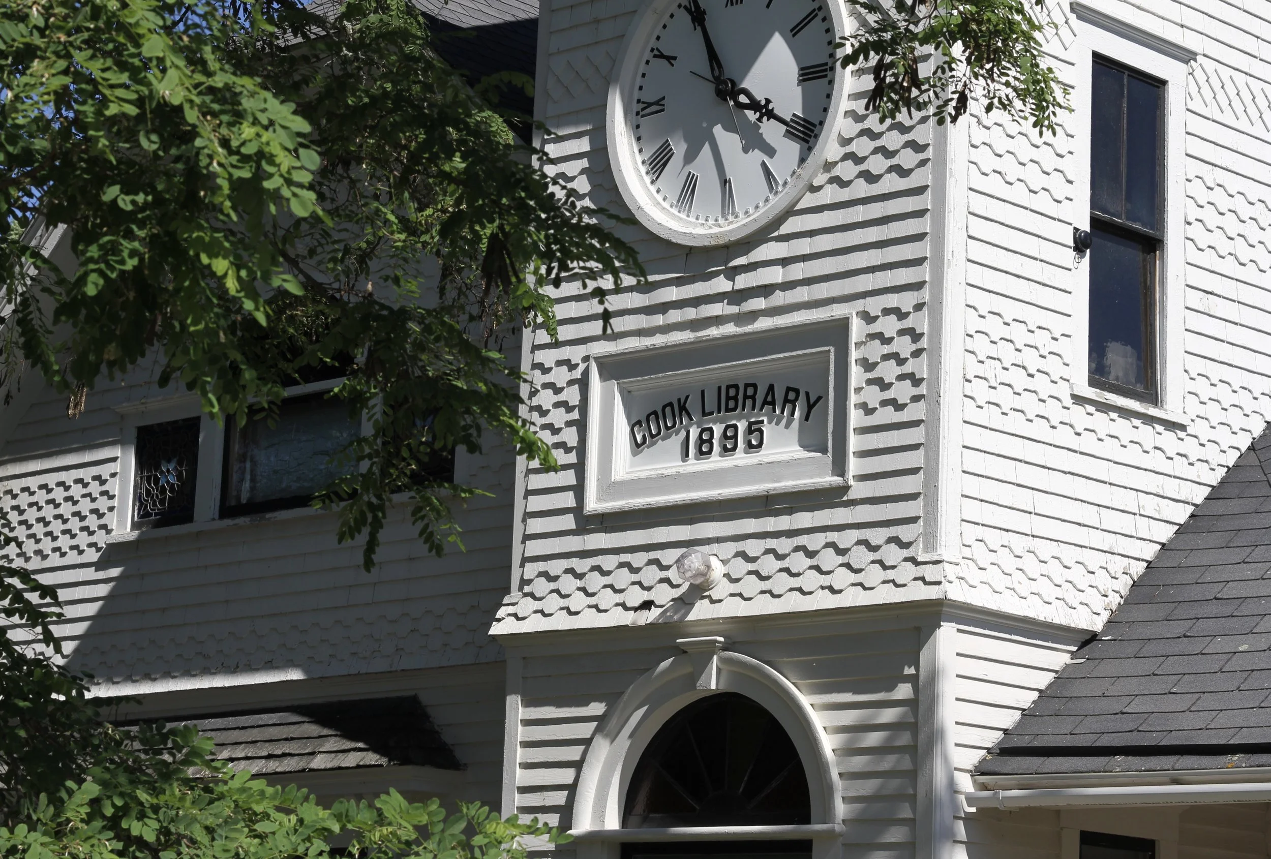 Music on the Lawn @ Cook Memorial Library