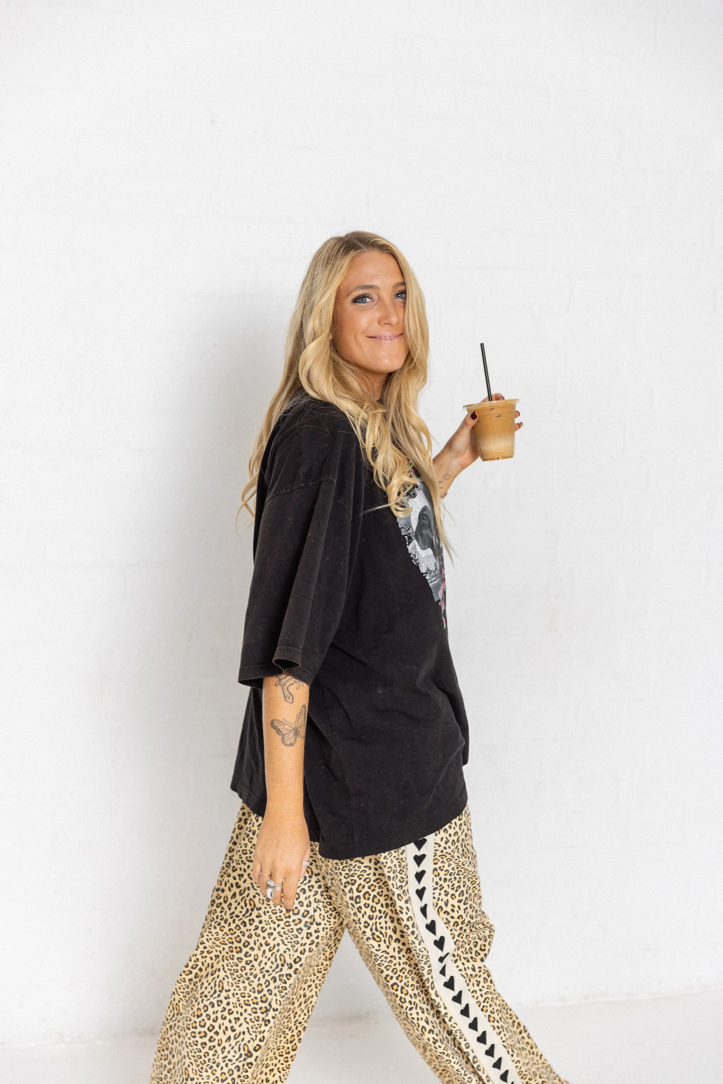  Elyse Collat connecting with the camera during her brand photoshoot for eCommerce coaching business 