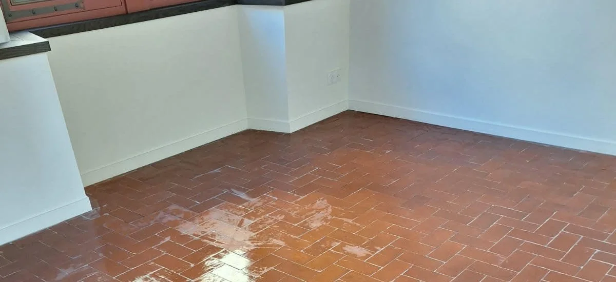 Nettoyage fin de chantier à Marseille salle après.jpg