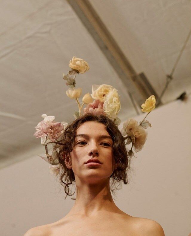 Daydreaming about these floral creations.⁠
Inspired by Dior, backstage.