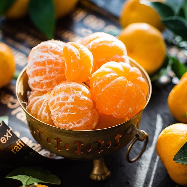 X-mas time is tangerine-time 🍊🍊🍊
&bull;
Do you also love them as much as I do? This year I tried to do some homemade tangerine juice on my own. It's yummy. You don't know how to do it - just have a look at my saved stories or just do it with a cit