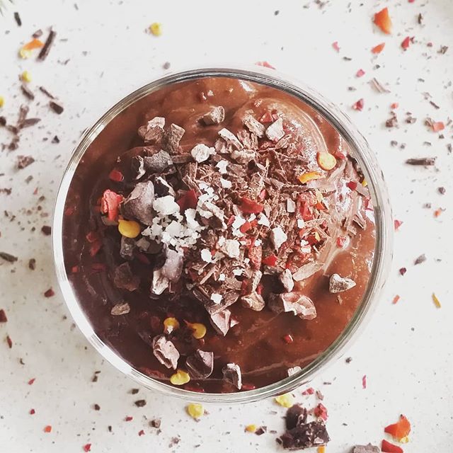 Delicious, healthy, vegan 🍫 Hazelnut-Choco-Cream🍫
(German version below 👇)
&bull;
With just 3 vegan ingredients you can make in a few minutes a tasty, healthy Hazelnut-Choco-Cream 🤗🤗🤗 Let's do it! It's perfect for sundays... and every other day