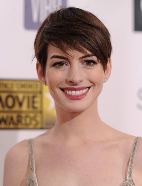 Anne Hathaway Curly Mature Hairstyle - Casual, Awards, Summer -  Careforhair.co.uk