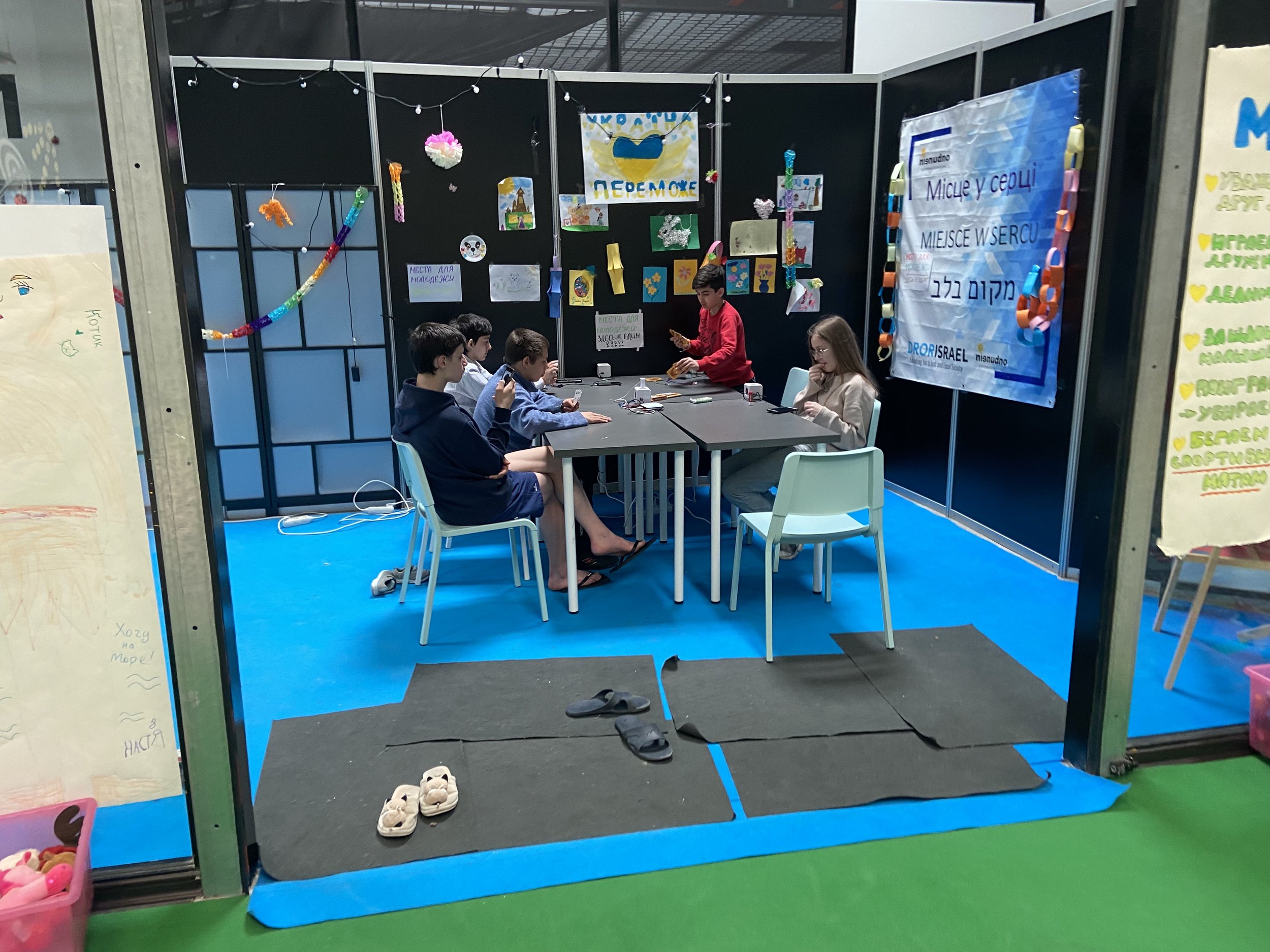 Older kids at charging station : card table