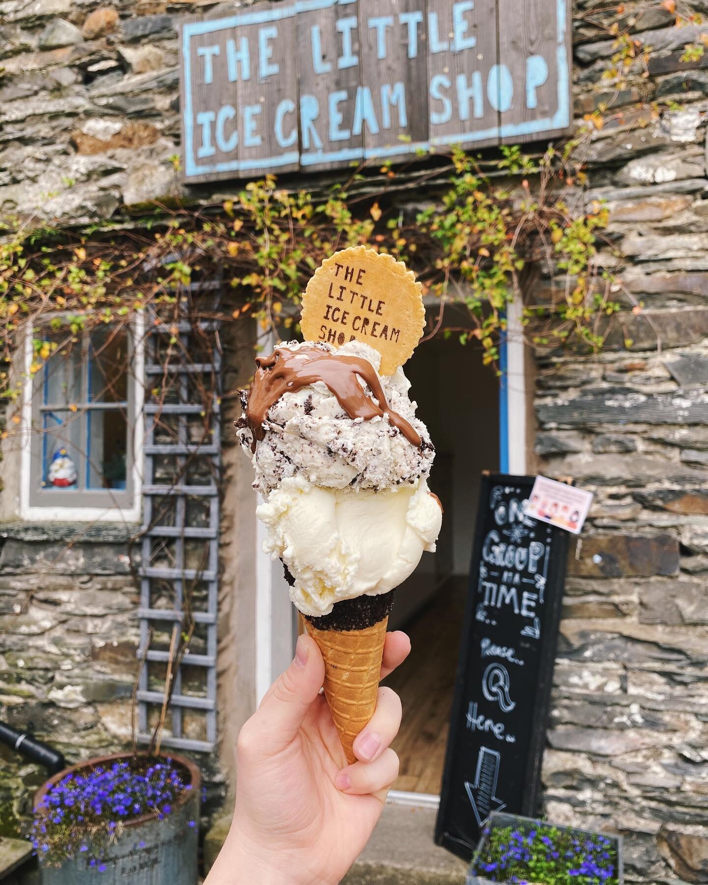 Cookies, cookies &amp; more cookies! 🍪 

Cookies + Cream, Cookie Dough + a cookie cone 👌🏻 Perfection 👌🏻