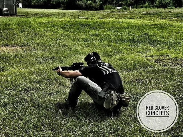 Going over different types of kneeling and when and how to employ them. .
🏴.
.
#voodoomagic #shootfastdontsuck #theapocalypse #OFP #balance #mindset #guns #RCC #Redclover #redcloverconcepts #tradecraft #squats #sof #jtac #sf #ussocom #usasoc #marsoc