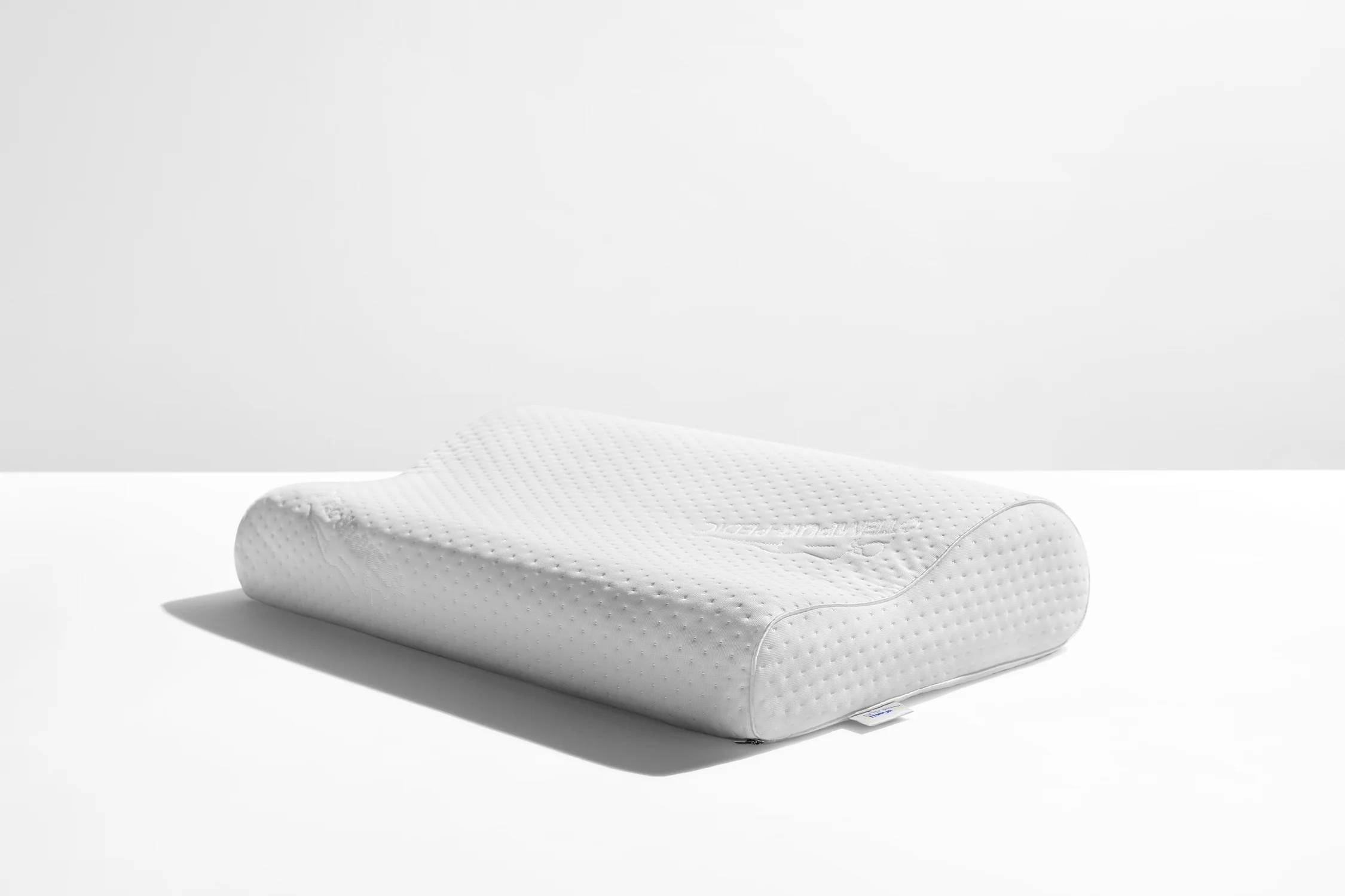 Tempur_Ergo_Neck_Pillow_Angle_RL1-010114_5x7_1_8_2019_11_11_37_AM.jpg