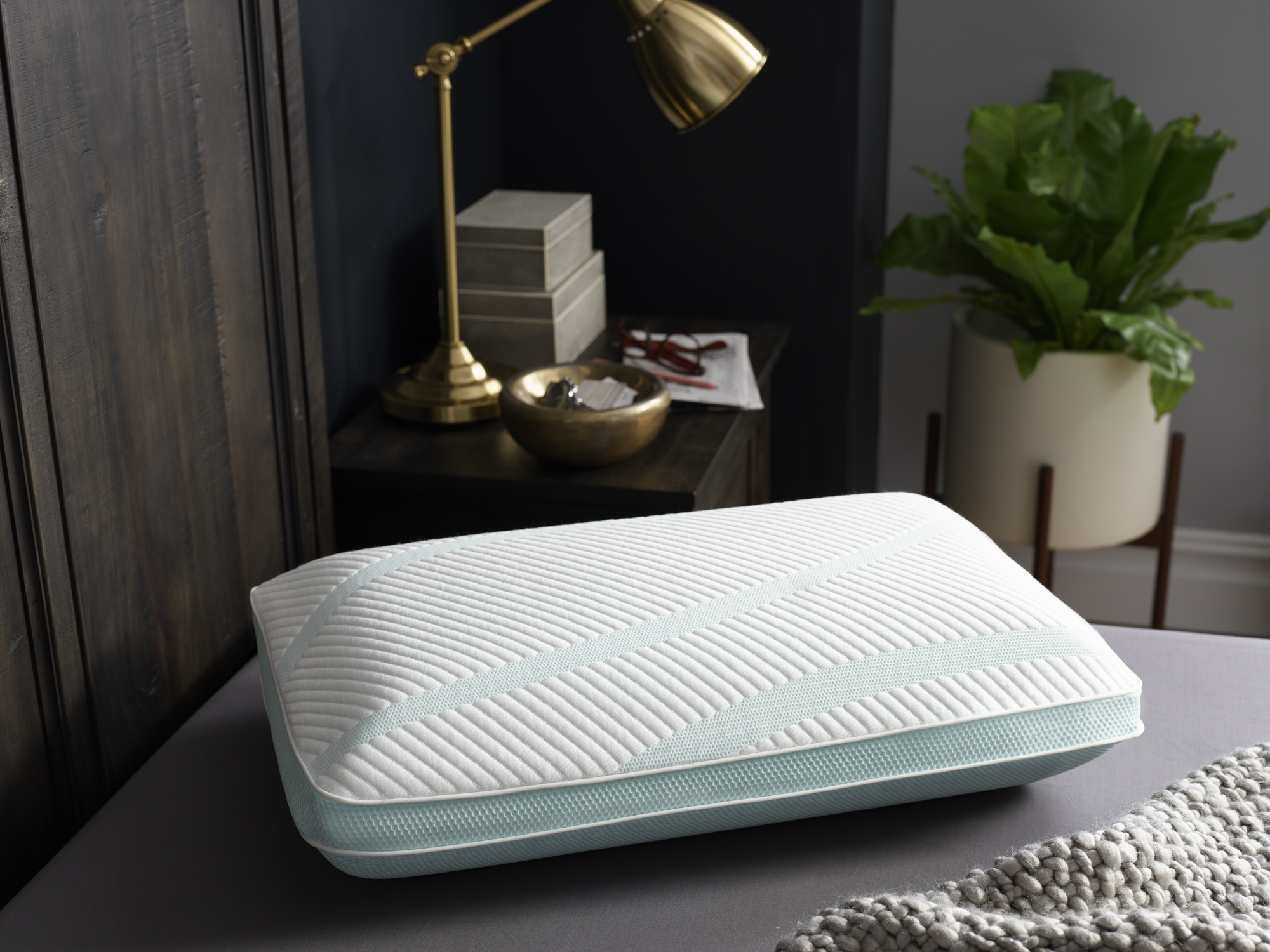 103452_HERO_Awakens_Adapt_ProHi-Cooling_Pillow_3316_5x7.jpg_12_4_2018_1_27_04_PM.jpg