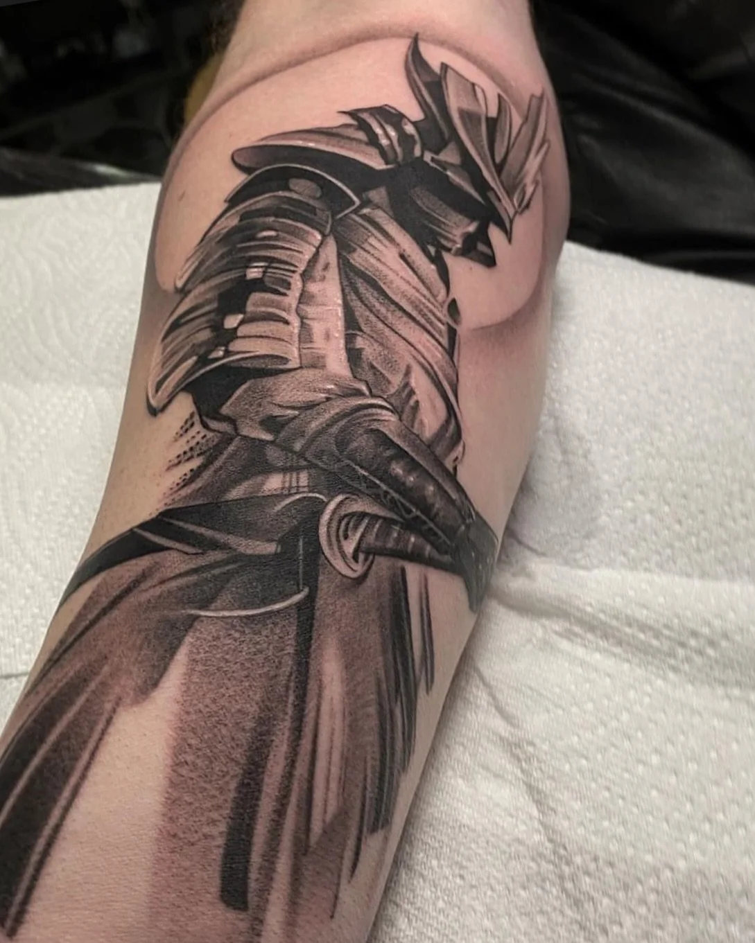 Details from a while ago #tattoosouthampton #blacklanterntattoo #southamptontattoo #southamptontattooist #southampton  #farehamtattooist #parkgate #locksheath #fareham #blacklanterntattoo #uktattoo #uktattooartist  #uktattooist
#tattooing  #tattoo  #