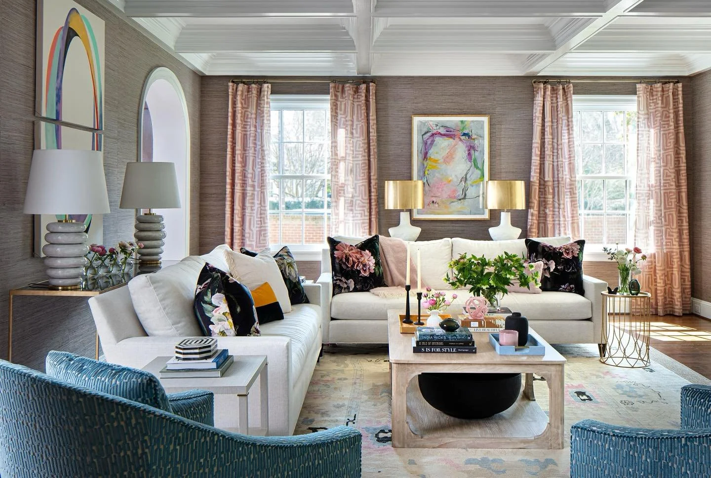 Weekend vibes. Ready to watch some good football & tennis all weekend in this stunning family room!
@gordongregoryphoto 📸
#familyroom #wallpaper #sofas #swivels #art #bold #color #cozy