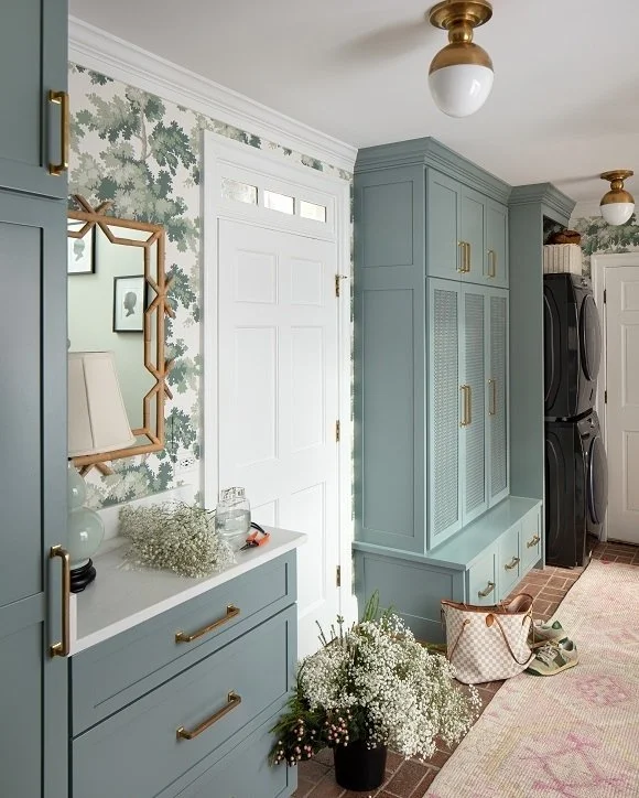 New year. New spaces.
📸 @gordongregoryphoto
#customcabinets #crystalcabinets #luxurylifestyle #scalamandre #housebeautiful #greenandwhite #classicdesign #timelessdesign #designtraderesource #roomdetails #welcomehome #mudroomdesign #designin