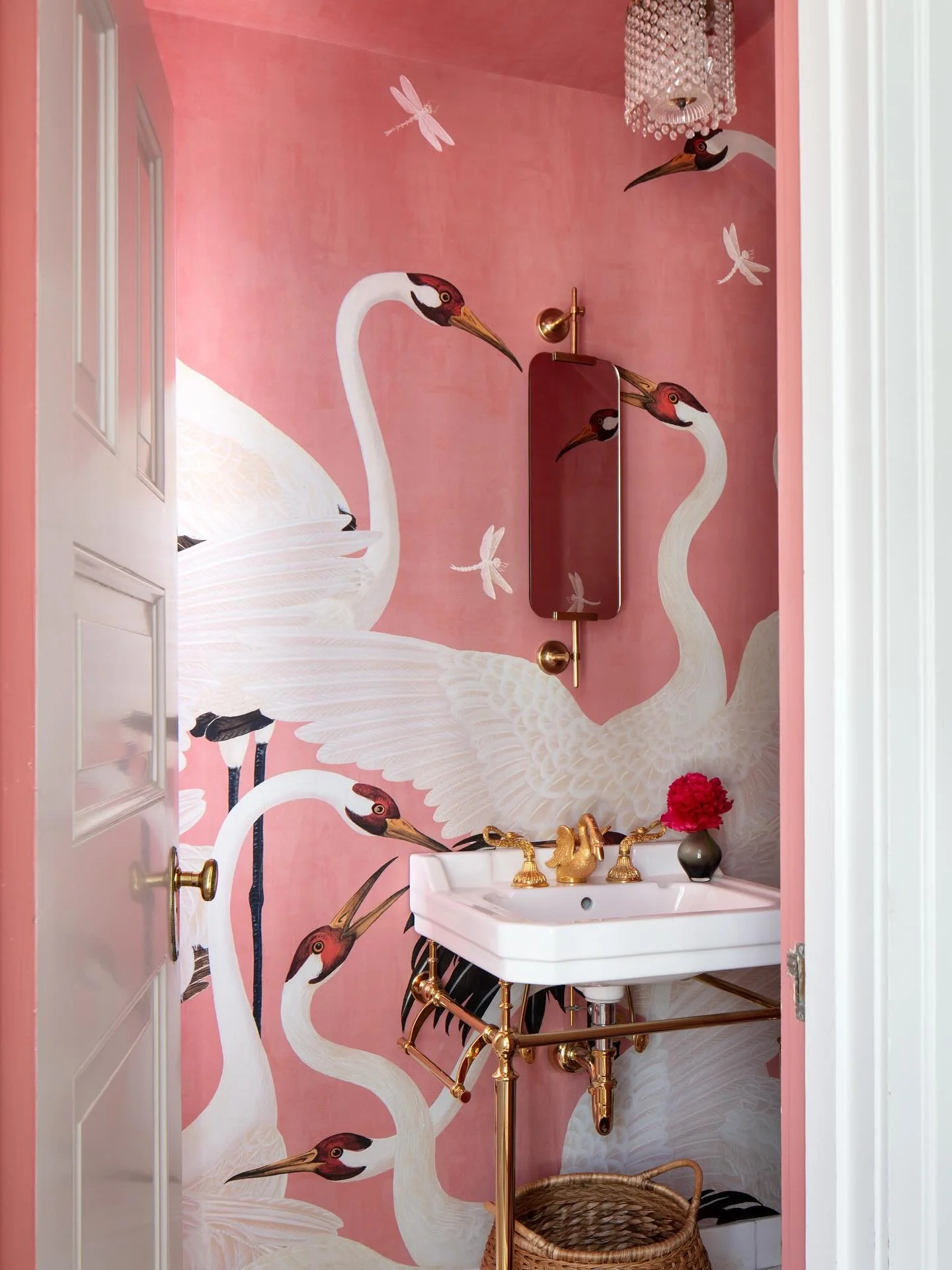 Small spaces crave BIG pattern