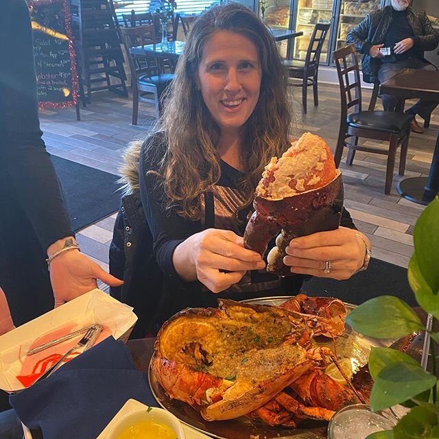 This lady really knows how to pick a Lobster 🦞 Happy Valentines Day to Anna and her 8lb Lobster!!!