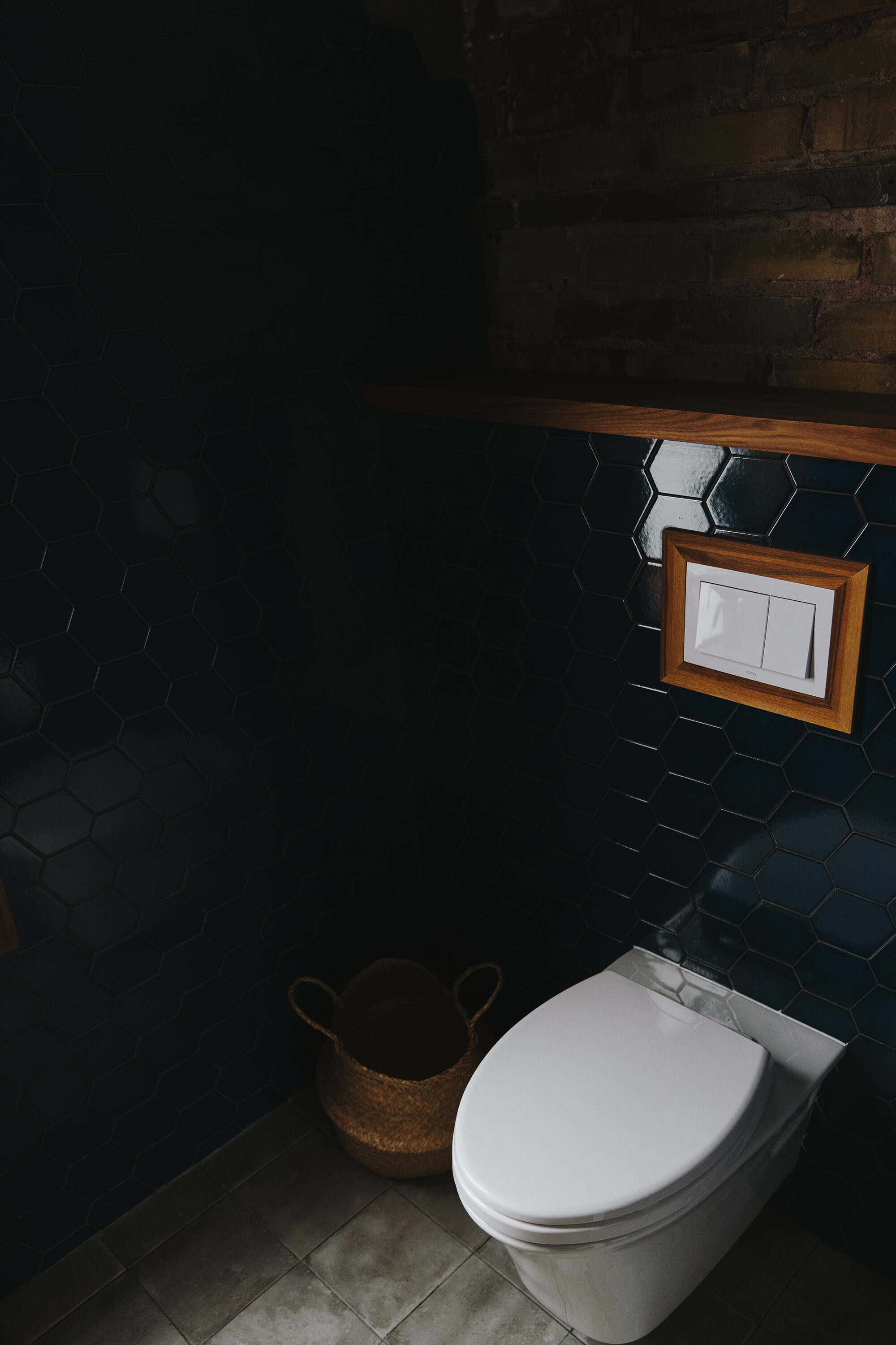 bathroom 1.jpg