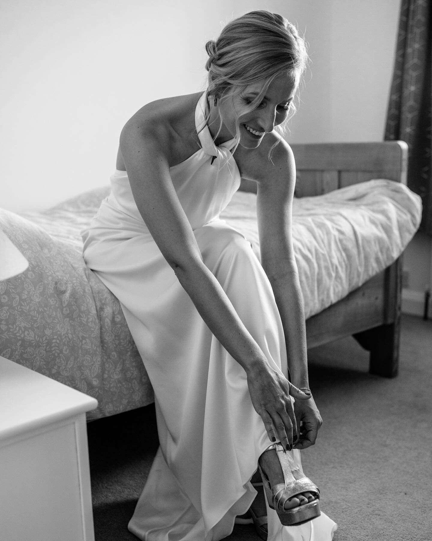 Beautiful bride Catherine ❤️
Shoes @esskashoes 
Hair &amp; Make-up @lipsandlocks_bridal 
Dress @harmurgirls 
 

#weddingphotography #farmwedding #farmweddingvenue #weddingdress #weddingday #bridetobe #bride  #devonwedding #coolbride 
#devonweddingpho