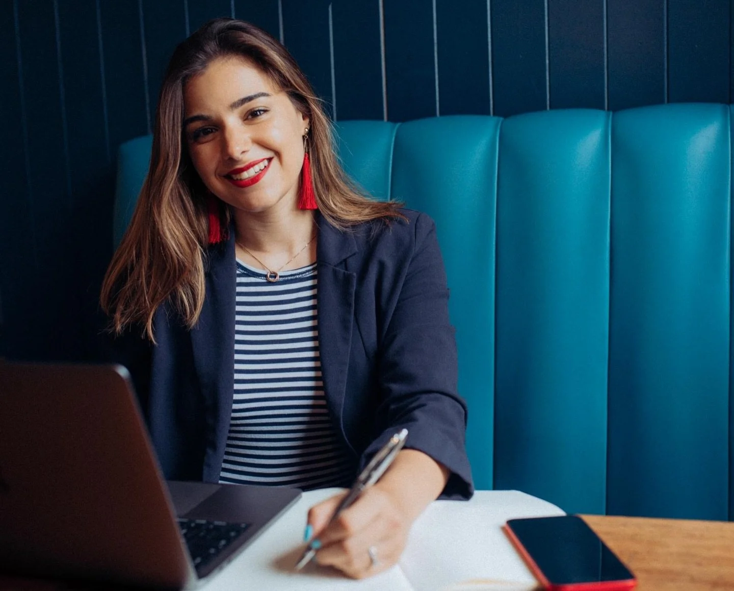 Your brand deserves to be seen.

Branding matters more than ever today.
Without a strong visual identity, it becomes very difficult for people to recognise your work and take your business seriously.

Your brand is not just about beautiful photos.

I