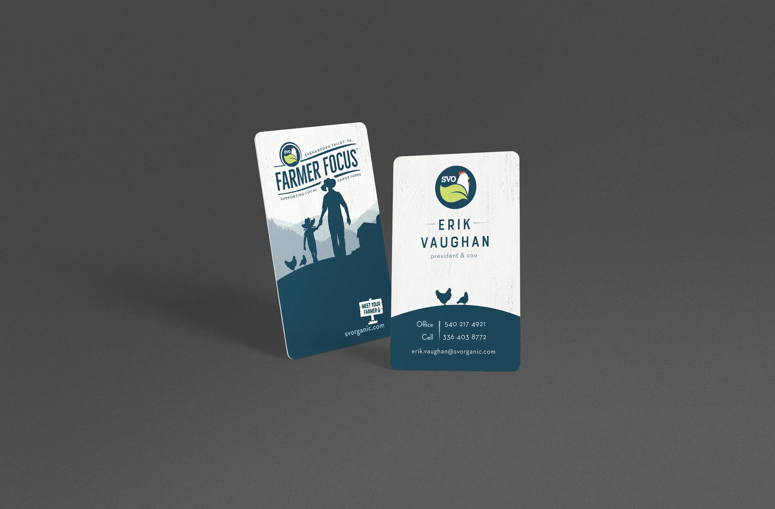 round-business-card-mockup.jpg