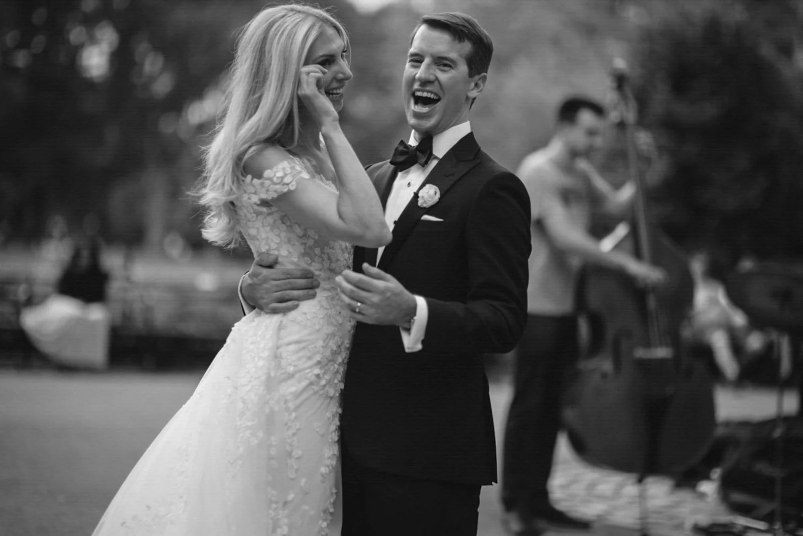bride+and+groom+dancing+in+Central+Park.JPG