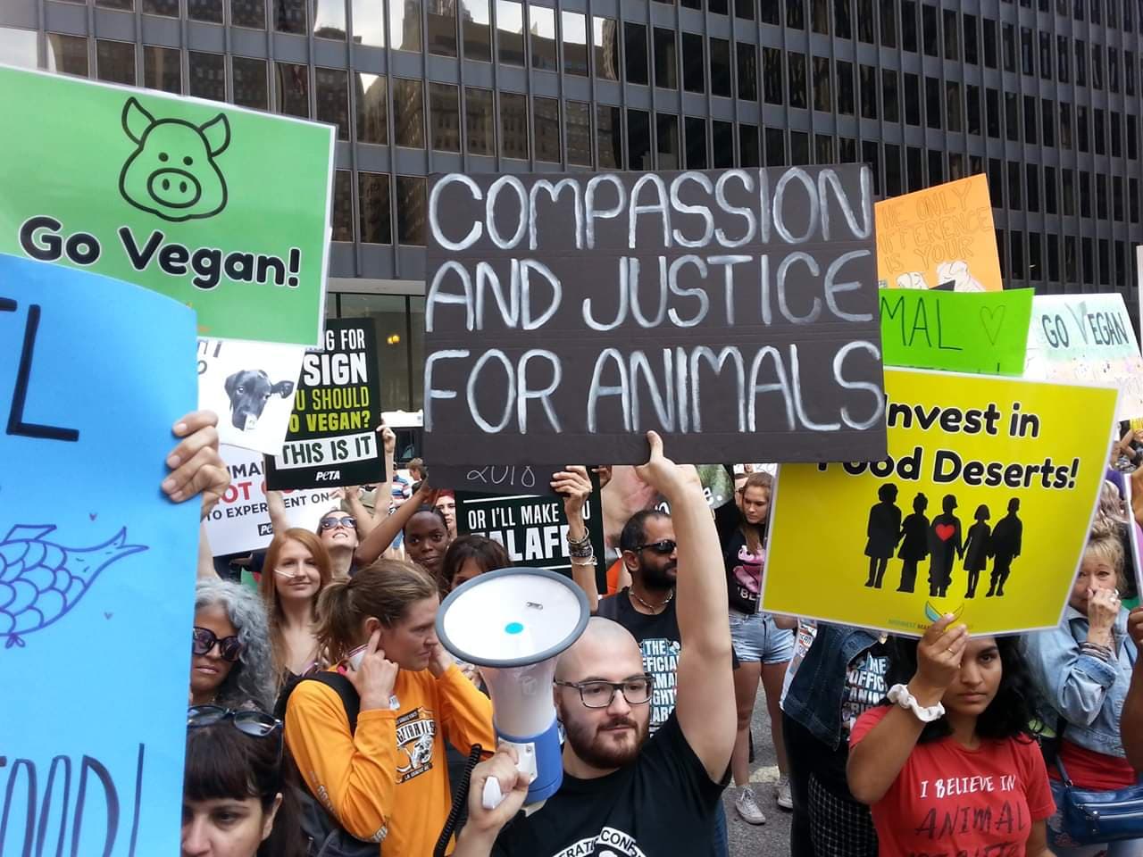 Lawrence Cuneaz (center) at the Animal Rights March in Chicago in August 2019. Photo by Yoav Kashiv.
